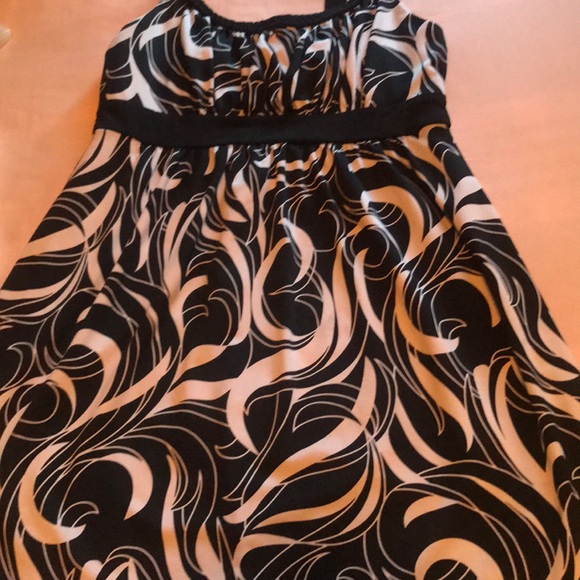 Cute simple dress - Picture 1 of 3